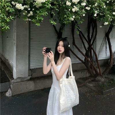 属于她们的片刻